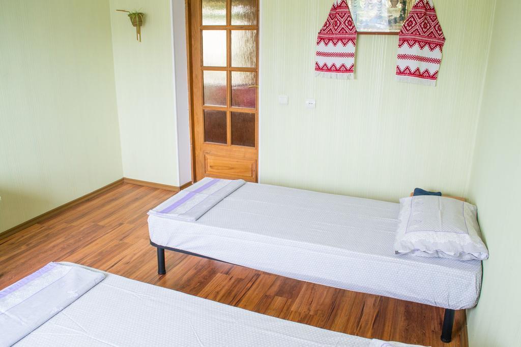 Guest House Cherepaha Kamjanets-Podilsky Buitenkant foto